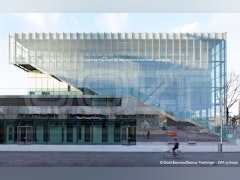 Intelligente Lamellenfassade für neues Sportzentrum in Paris