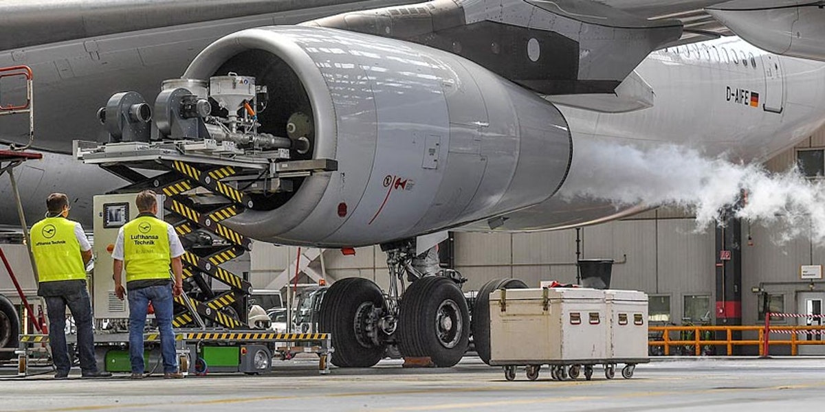 Effizient und innovativ: Lufthansa setzt auf CO2 Trockeneisreinigung - und ifm!