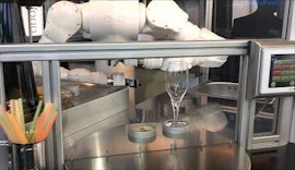 RoboBarkeeper: Bar-Roboter serviert Cocktails und Bier 